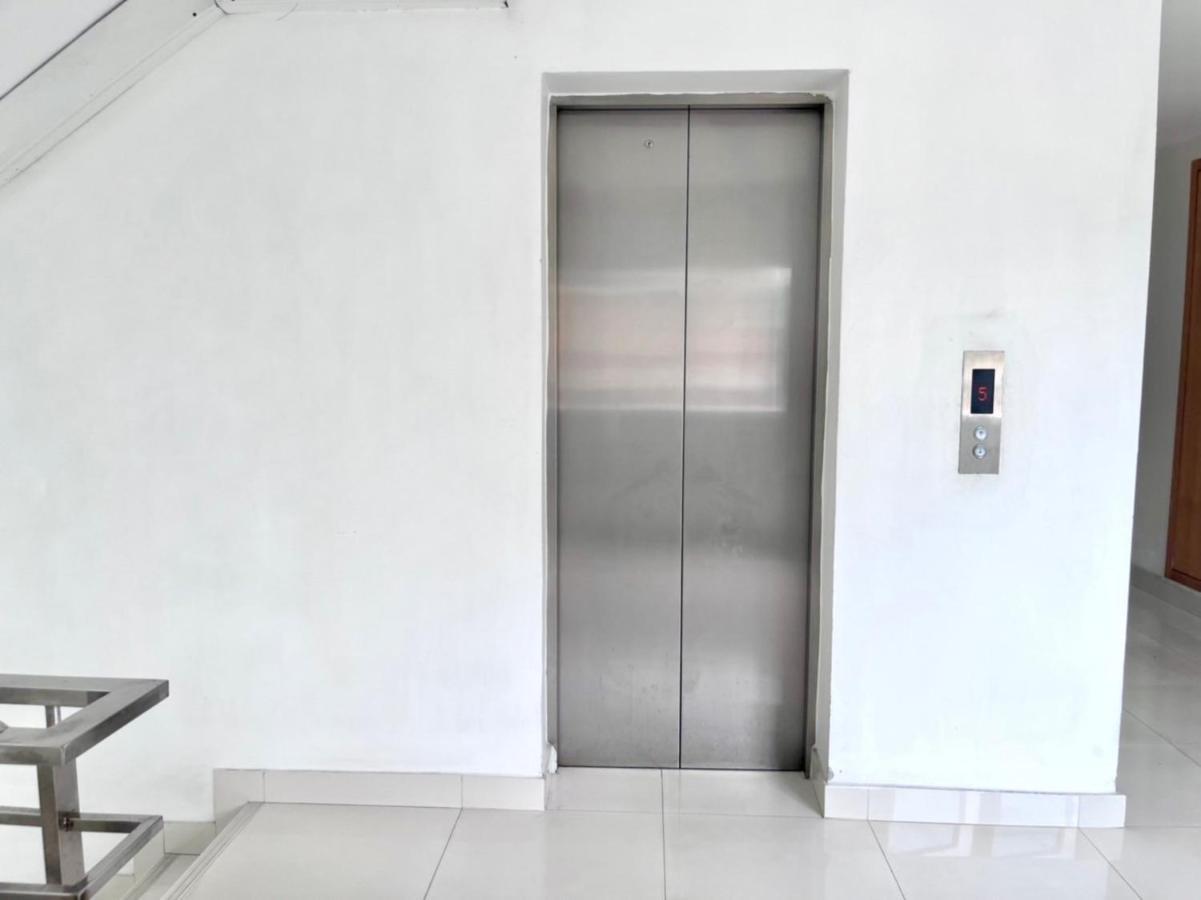 8 Residence Бангкок Екстер'єр фото