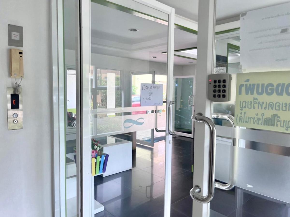 8 Residence Бангкок Екстер'єр фото